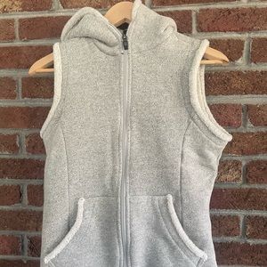 kuhl full zip vest.  hooded.  size small.  warm.  sherpa.